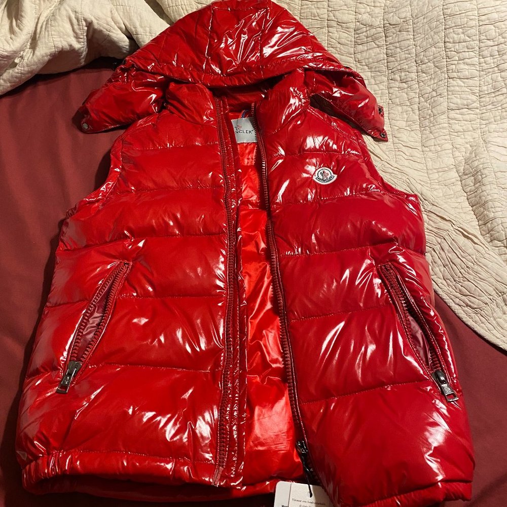 Moncler Bormes Vest Red Small